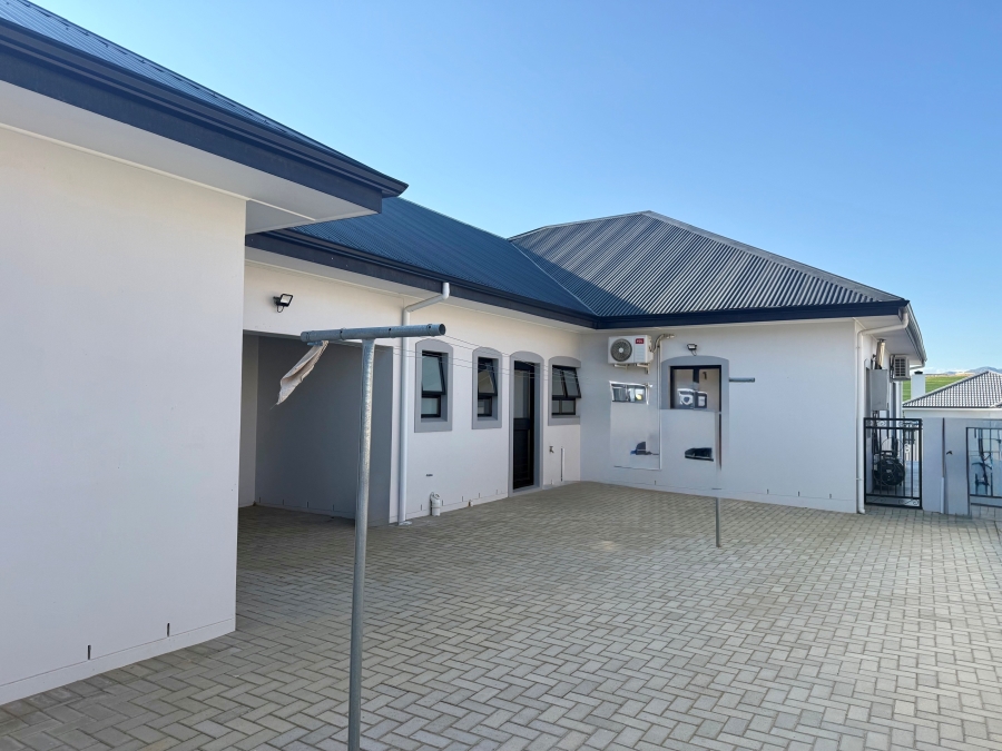 5 Bedroom Property for Sale in Tafelzicht Western Cape